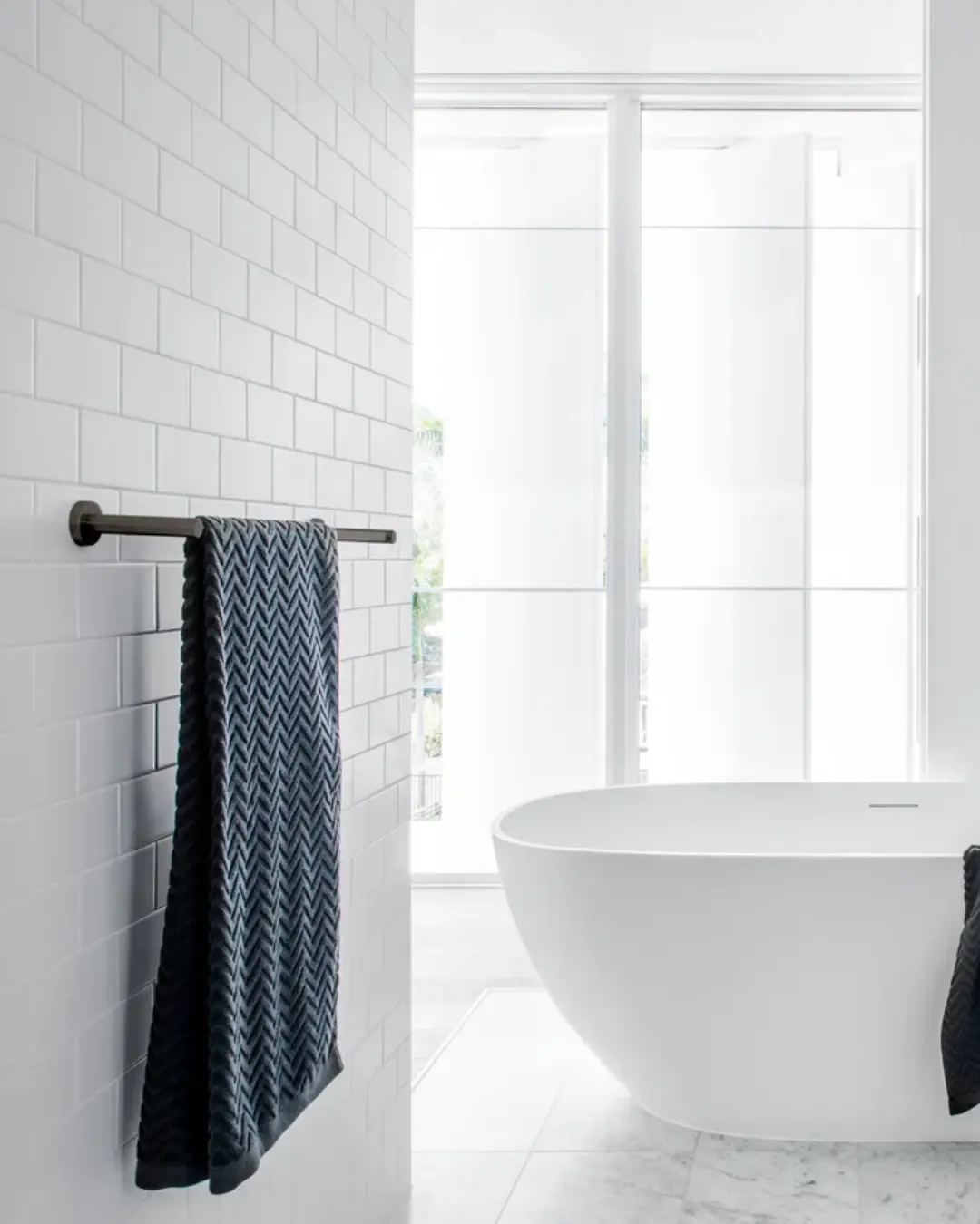 Round Guest Towel Rail